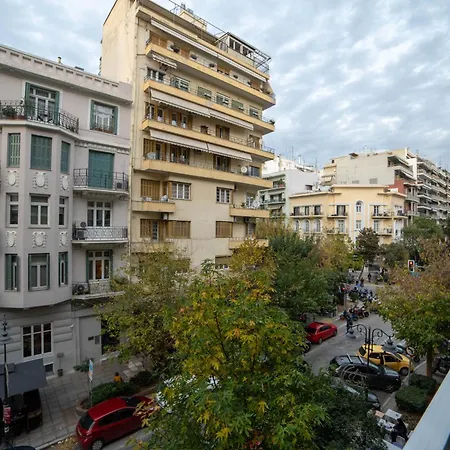 F & B Collection - Center Hidden Gem דירה